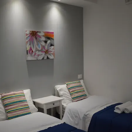 Oda ve Kahvaltı Acquamarina 4*